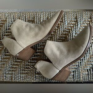 Nine West Women’s Tan Suede Ankle Boots | Pointy Toe | Size 9